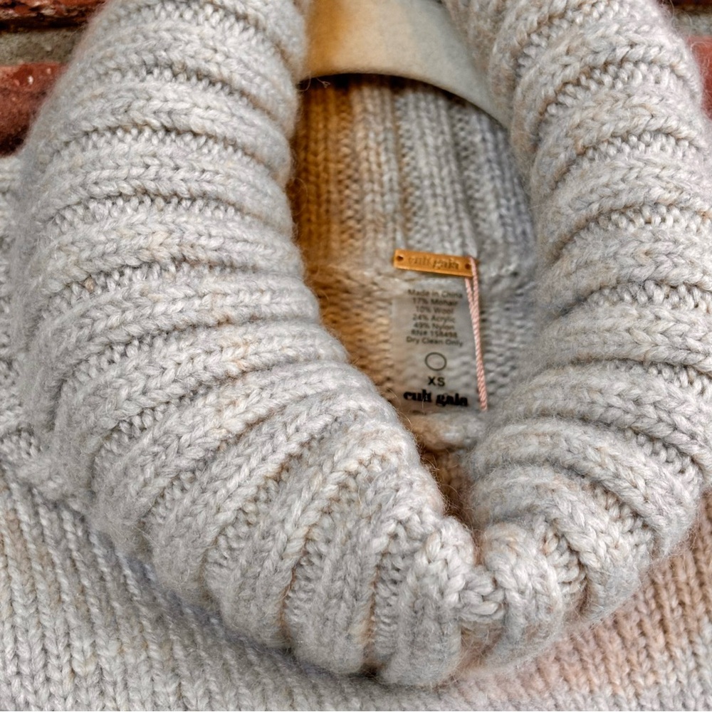 NWOT CULT GAIA Cori Sweater in Melange - Picture 9 of 9